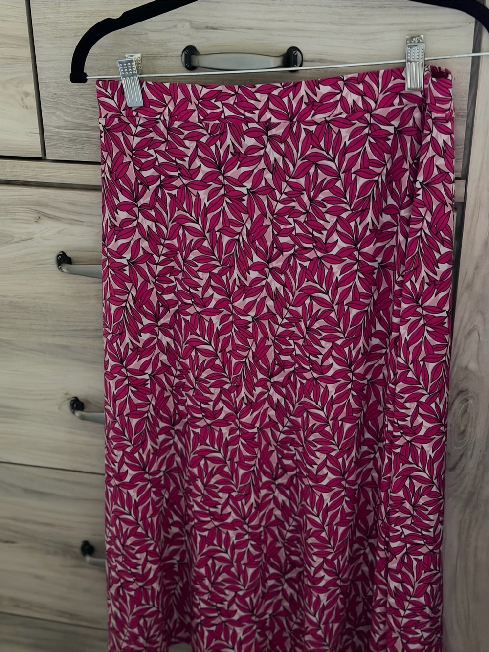 Kasper Pink and White Leaf-Print Maxi Skirt